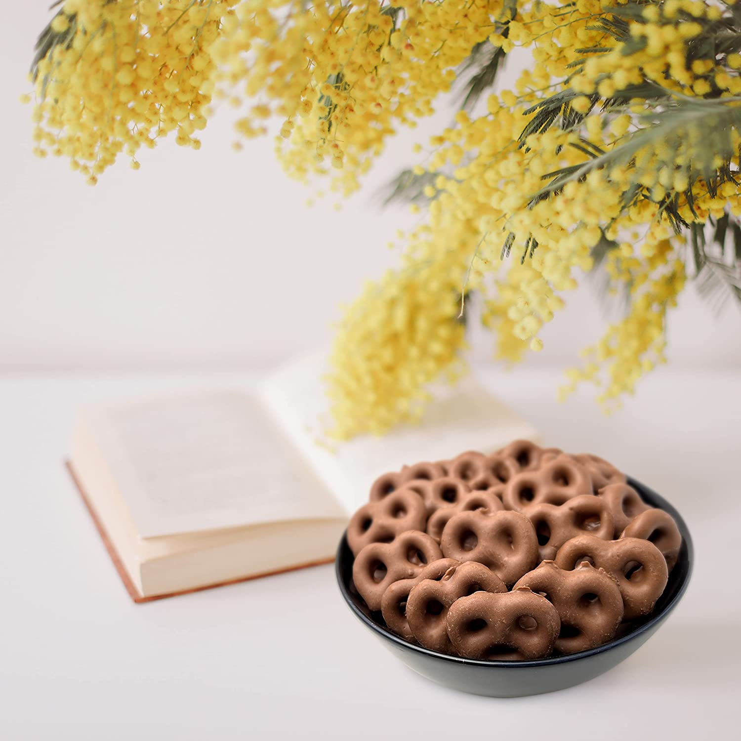 Liberty Bell Real Milk Chocolate Covered Mini Pretzels, 40 Ounce Tube