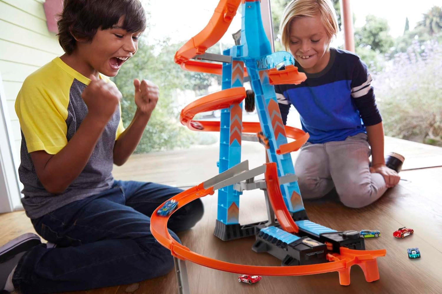Hot Wheels Toy Car Track Set, Sky Crash Tower More Than 2.5-ft Tall, Includes 1:64 Scale Vehicle & Motorized Booster, Jumps & Loops