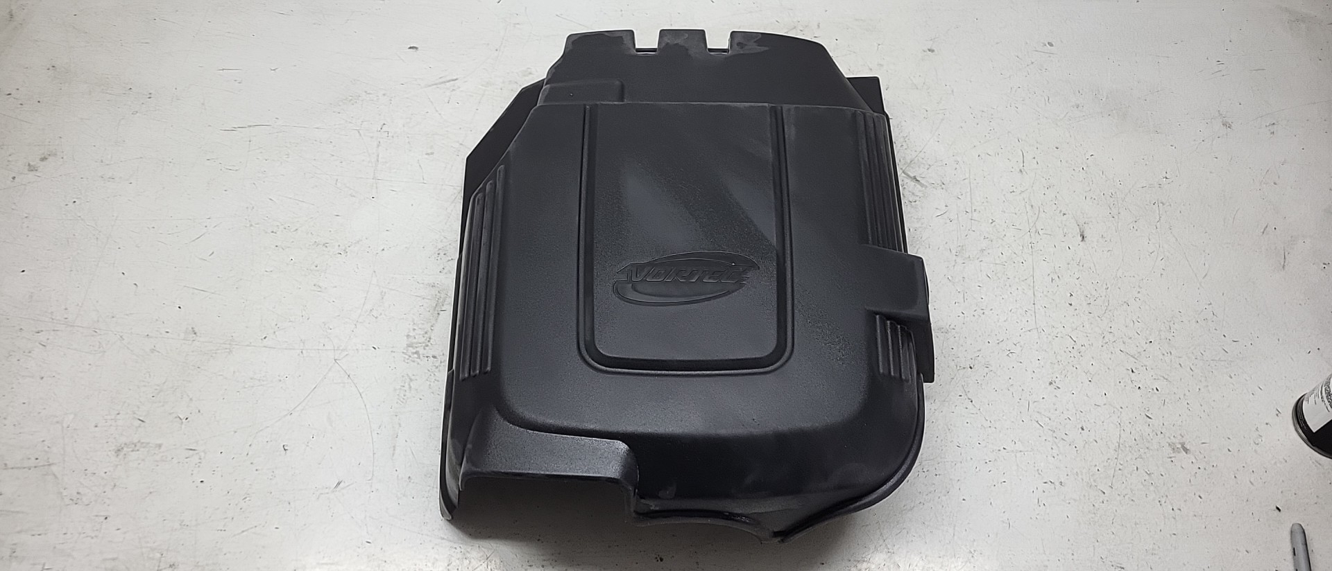 Pre-Owned 09 2009 Cadillac Escalade Engine Cover 6.2L OEM (Good)