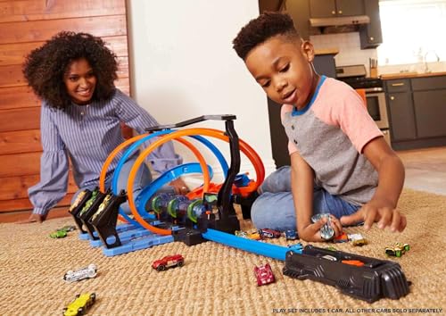 Hot Wheels Toy Car Track Set, Corkscrew Crash with 1:64 Scale Car, 3 Crash Zones, Powered by Motorized Booste,