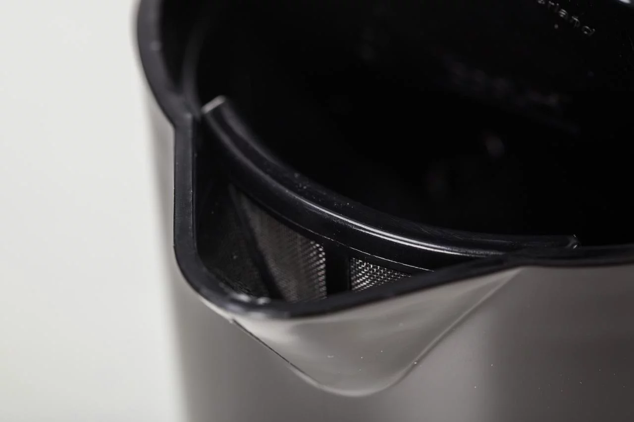 BODUM Bistro Electric Water Kettle, 34 Ounce, Black