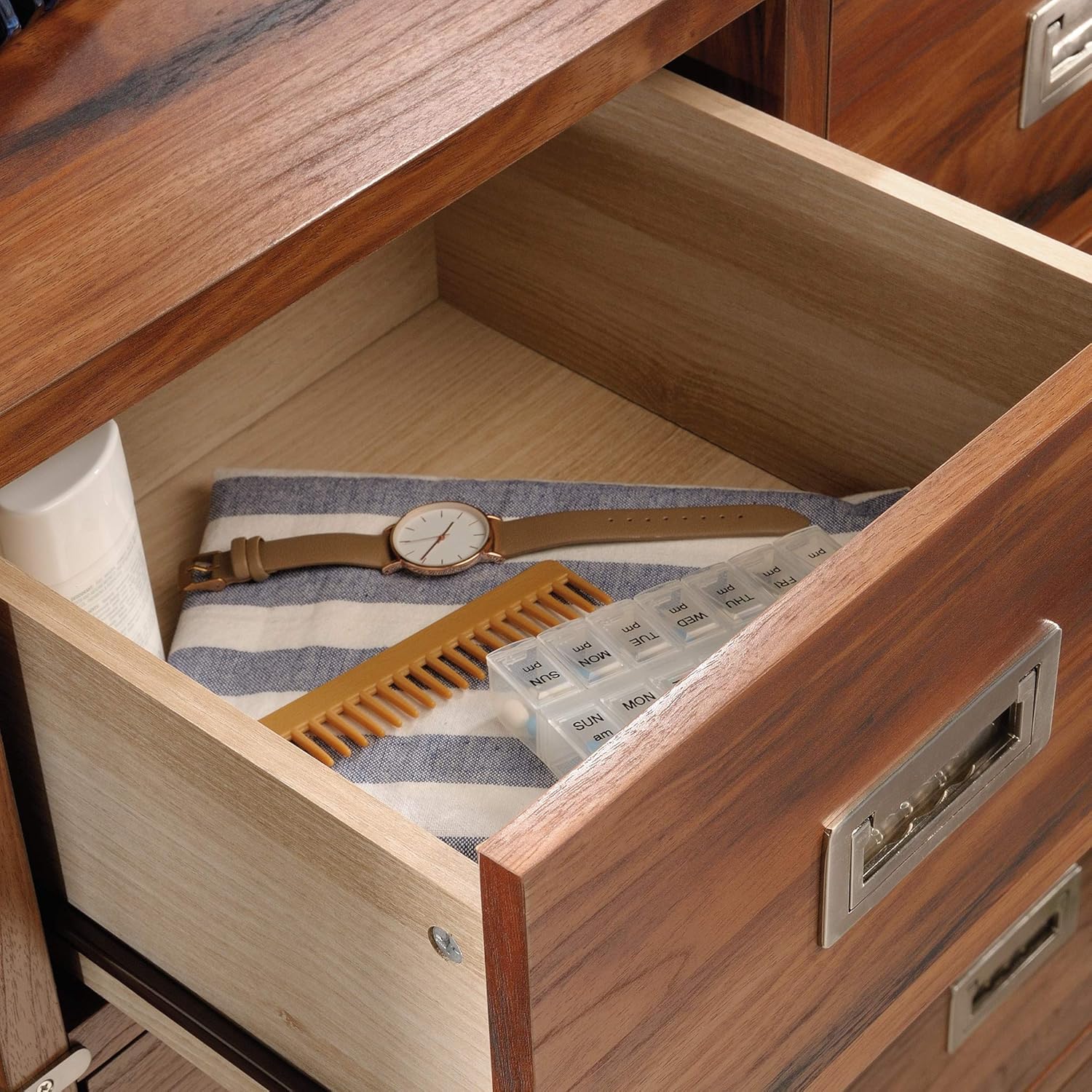 Sauder Vista Key 5-Drawer Dresser, L: 31.5 x W: 15.67 x H: 46.69, Blaze Acacia