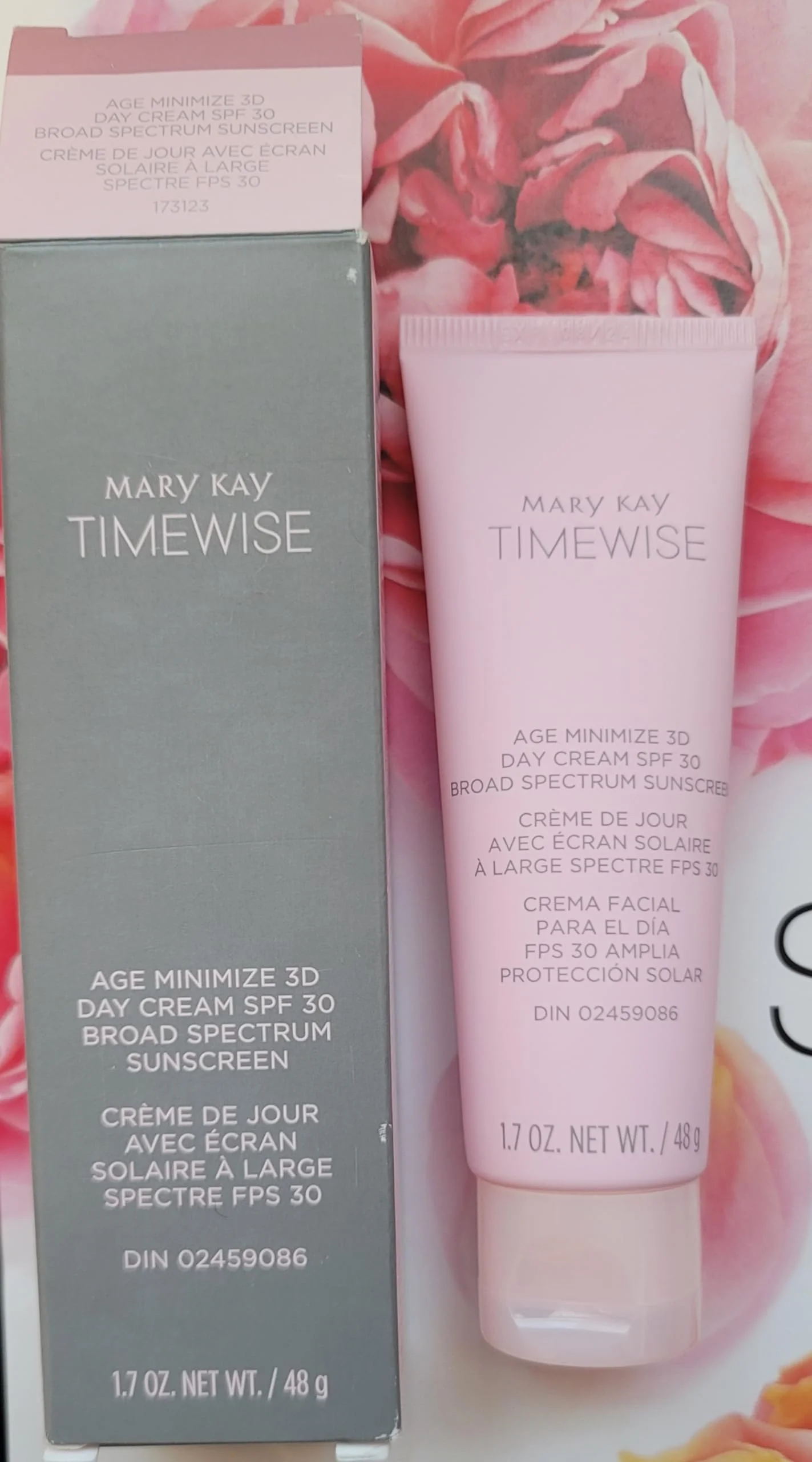 Mary Kay TimeWise 3D Age Minimize Day Cream SPF 30 Broad Spectrum Sunscreen (Normal/Dry)