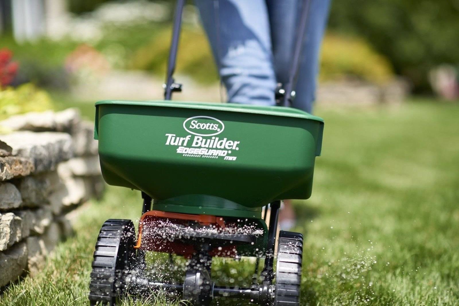 Scotts Turf Builder EdgeGuard Mini Broadcast Spreader