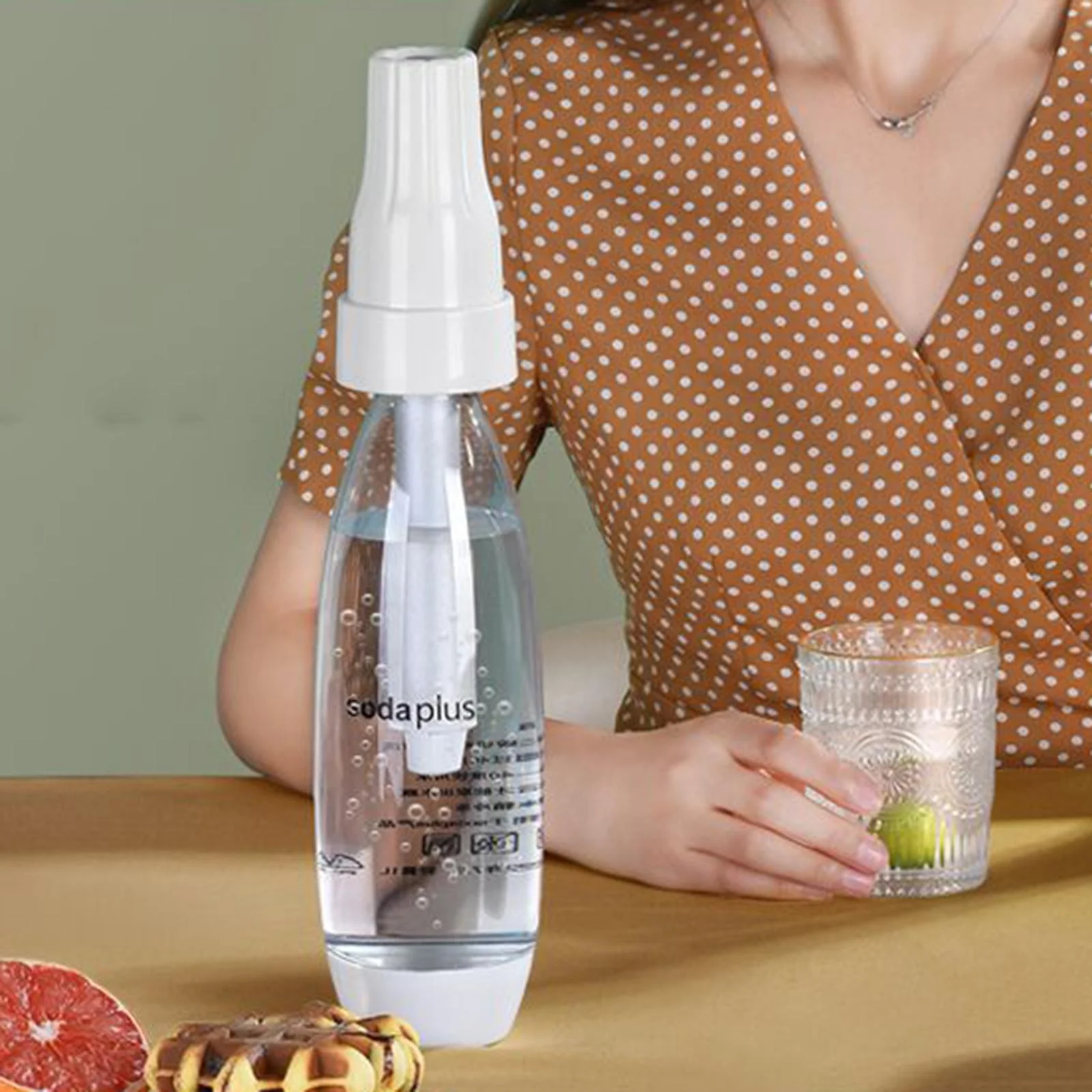 Portable Sparkling Water Bottle Mini Machine for CO2 Cylinder Canister Charger Seltzer Carbonated Water