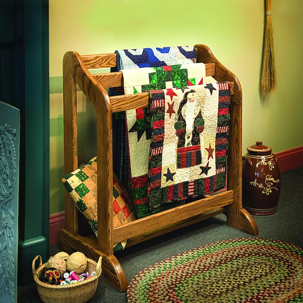 Woodworking Project Paper Plan to Build Heirloom Quilt Stand