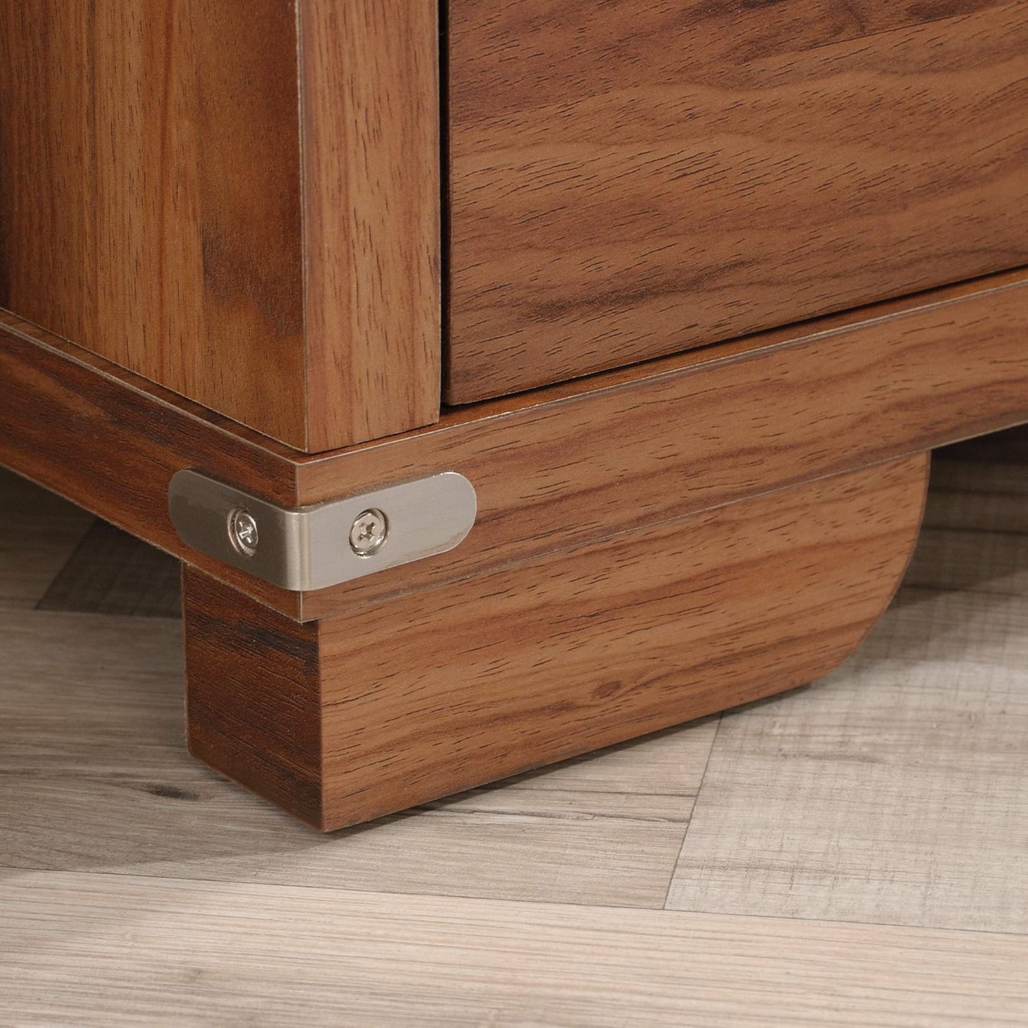 Sauder Vista Key 5-Drawer Dresser, L: 31.5 x W: 15.67 x H: 46.69, Blaze Acacia