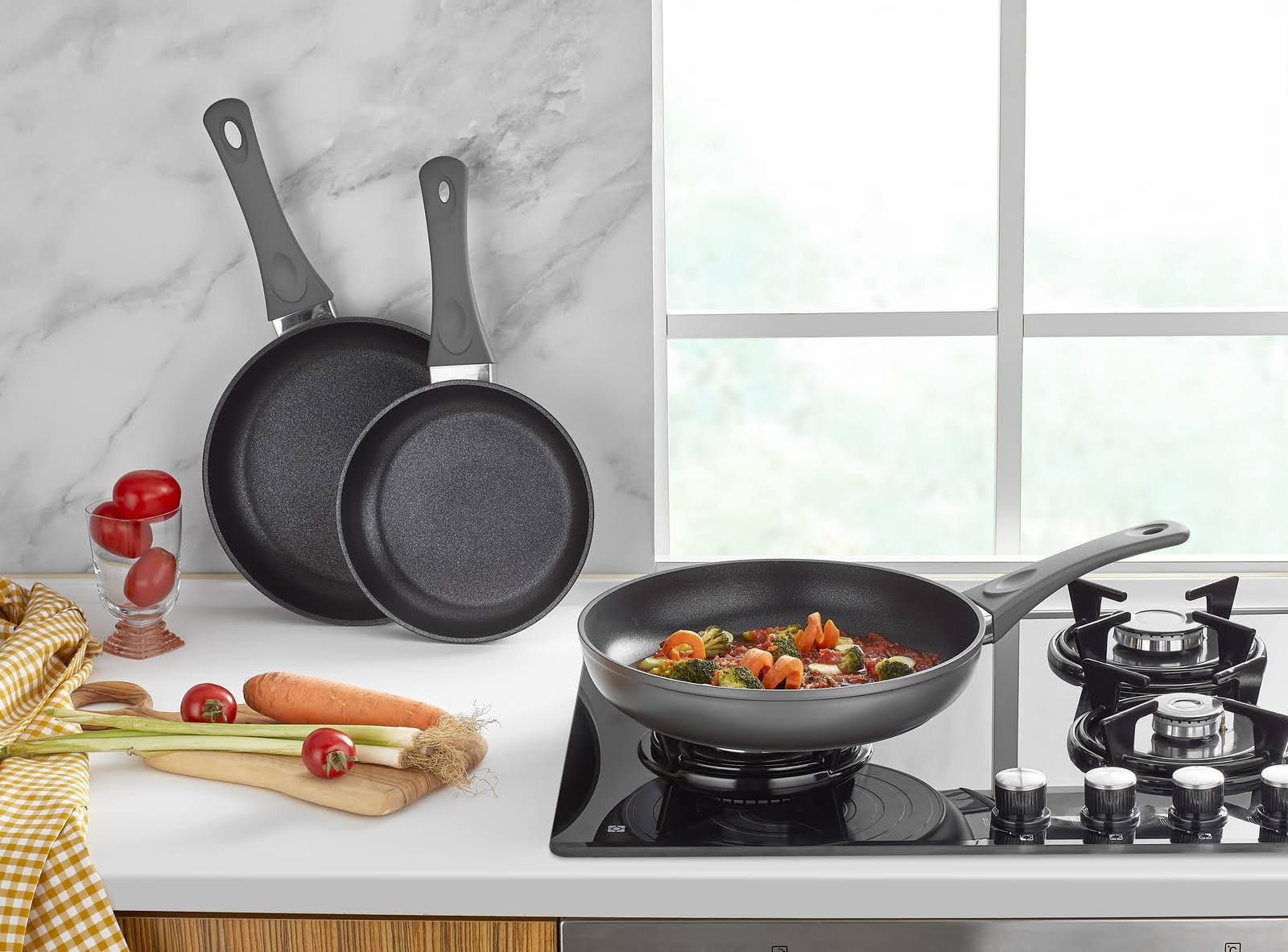 Saflon Titanium Nonstick 8-Inch 9.5-Inch and 11-inch Fry Pan Set 4mm Forged Alum