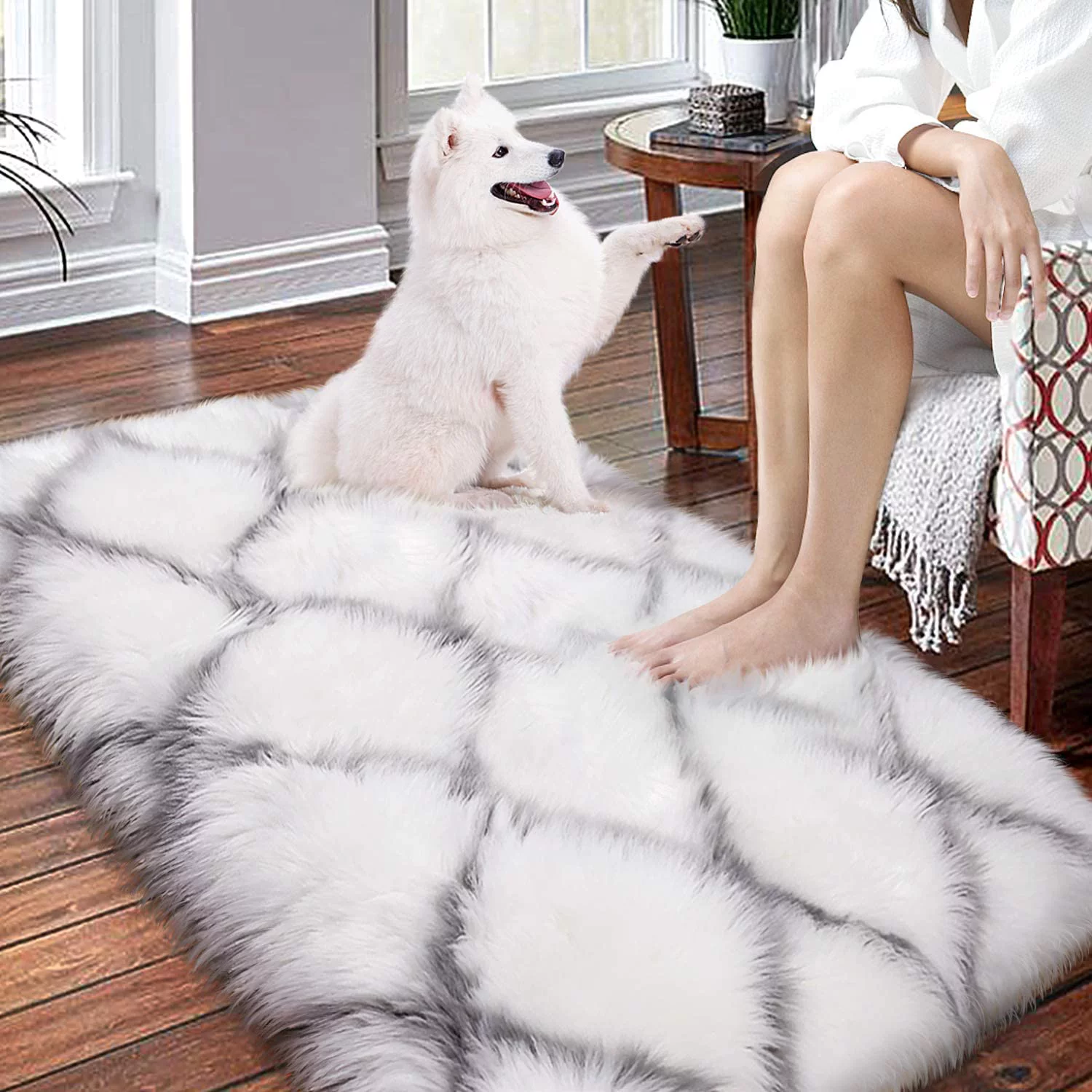 Fashionable and durable Fluffy Faux Fur Rug Nice for Women Teen Girls, Fuzzy Shag Area Rug