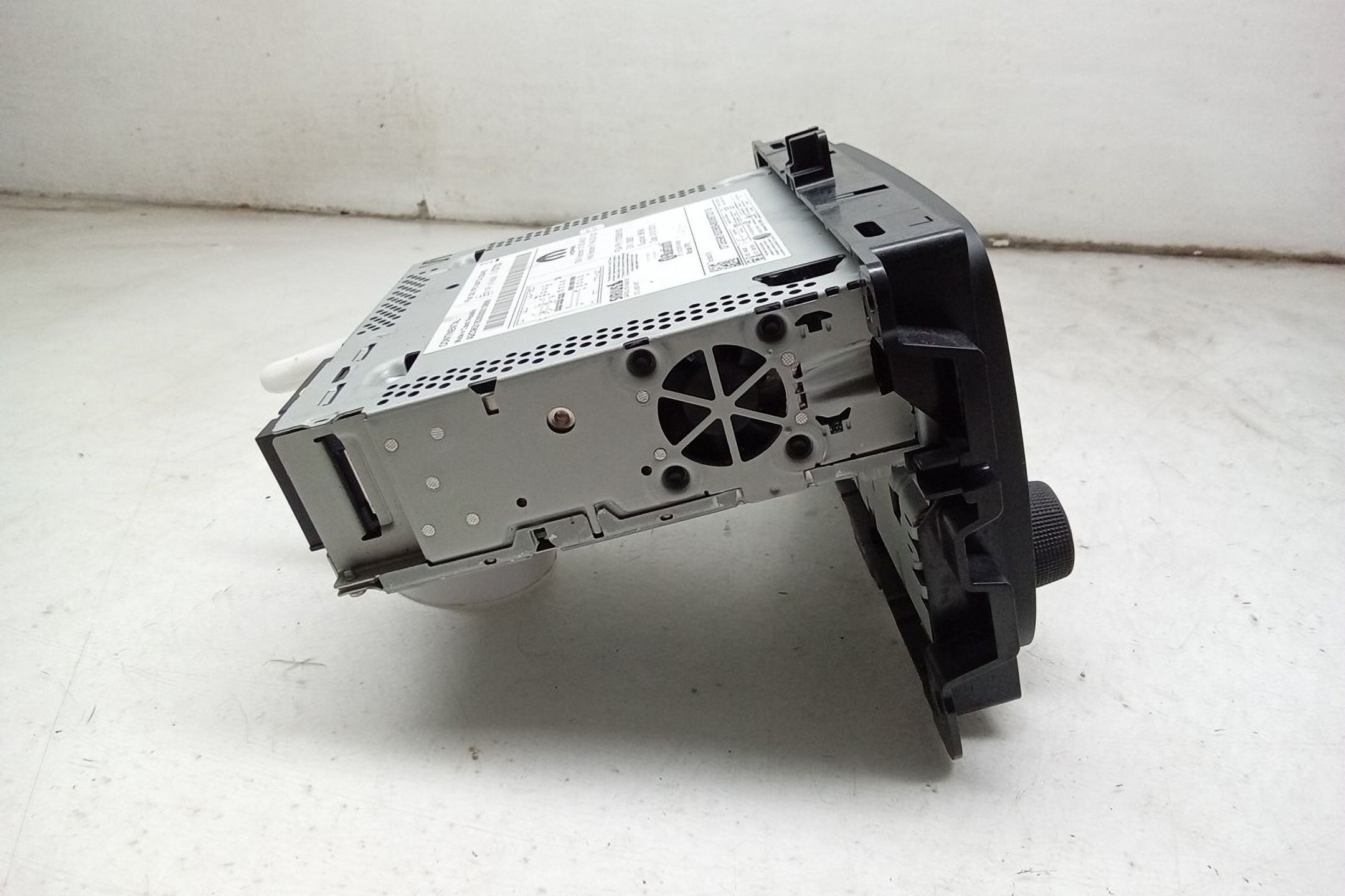 Pre-Owned 15 2015 Jeep Renegade Radio Receiver Display 5.0 Touchscreen OEM (Good)