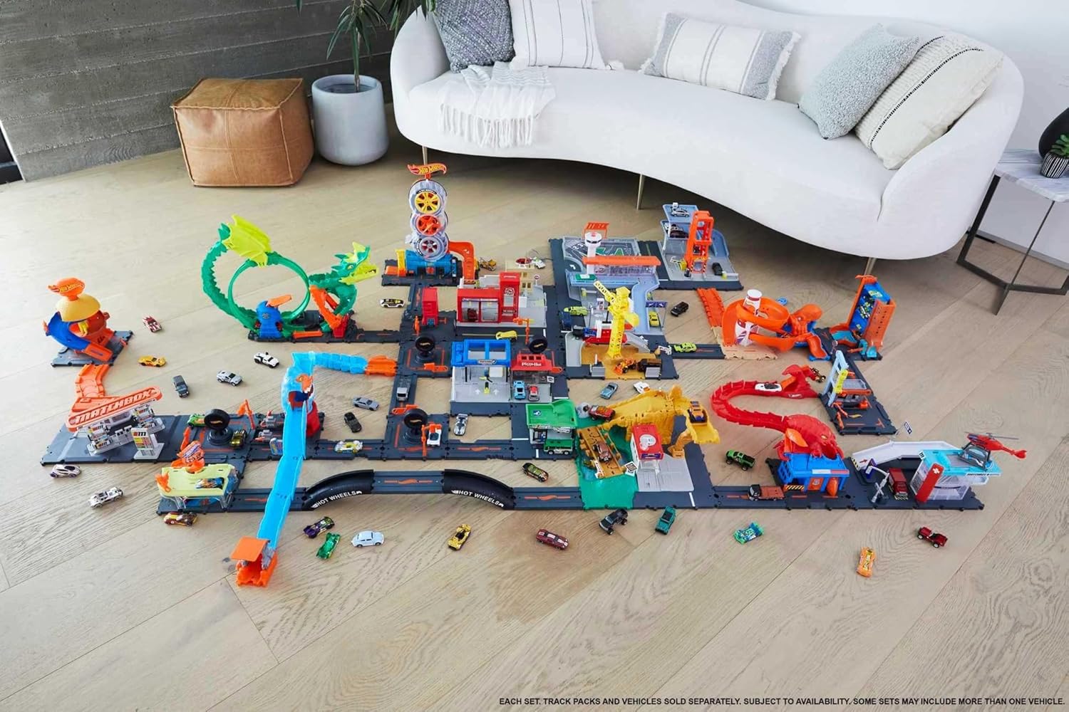 Hot Wheels City Toy Car Track Set Downtown Repair Station Playset with 1:64 Scale Vehicle, Working Lift & Launcher