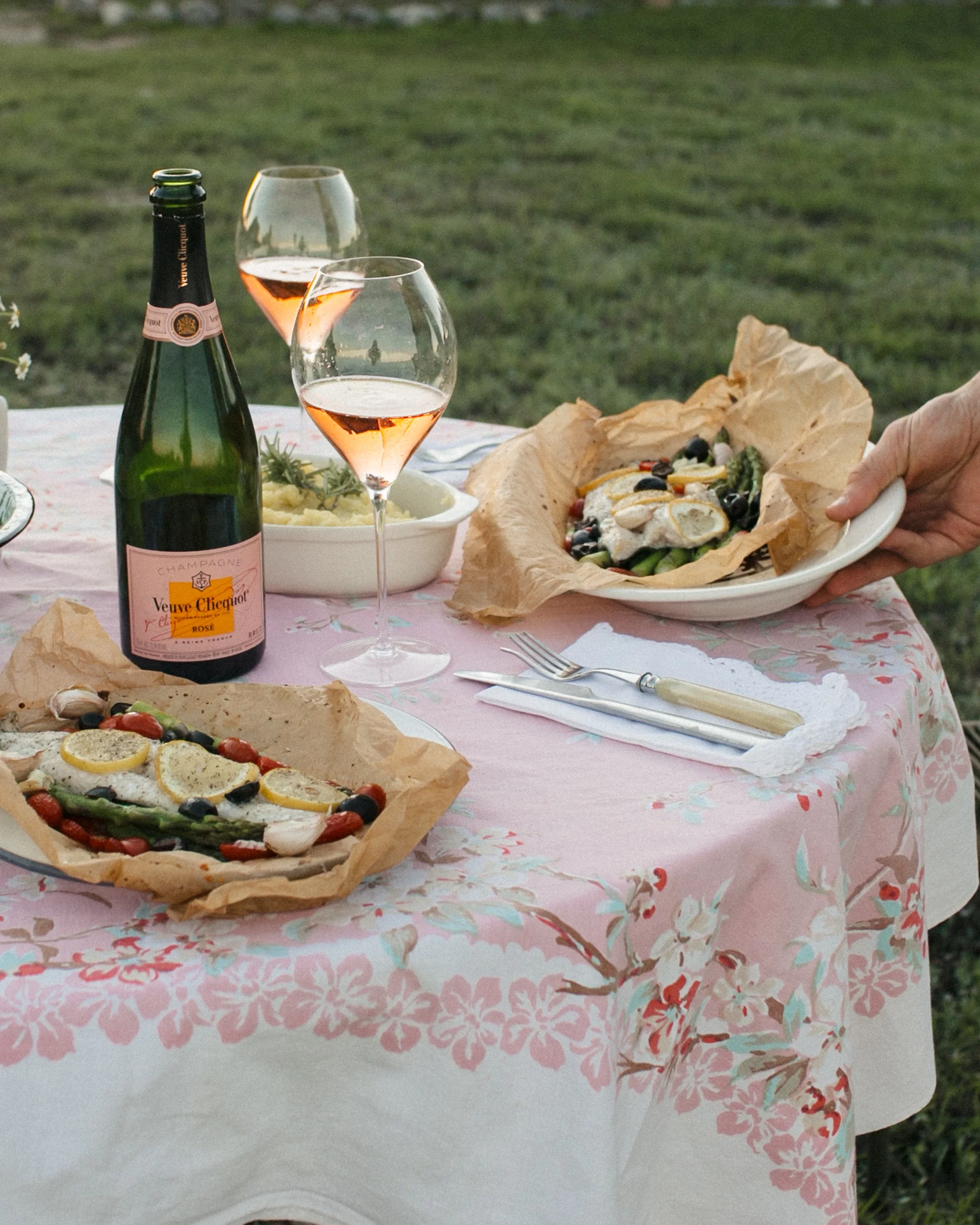 Veuve Clicquot Brut Rose Sparkling Wine, France, 750 ml Glass Bottle, 12.5% ABV