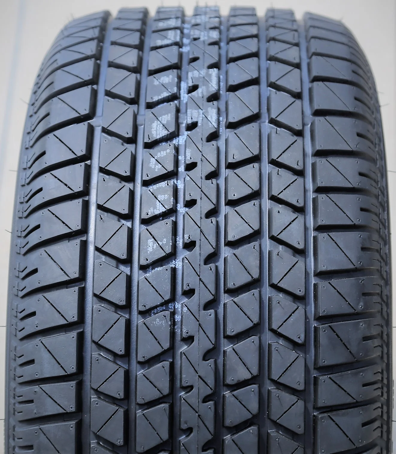 Mastercraft Avenger G/T All Season P225/70R15 100T Passenger Tire