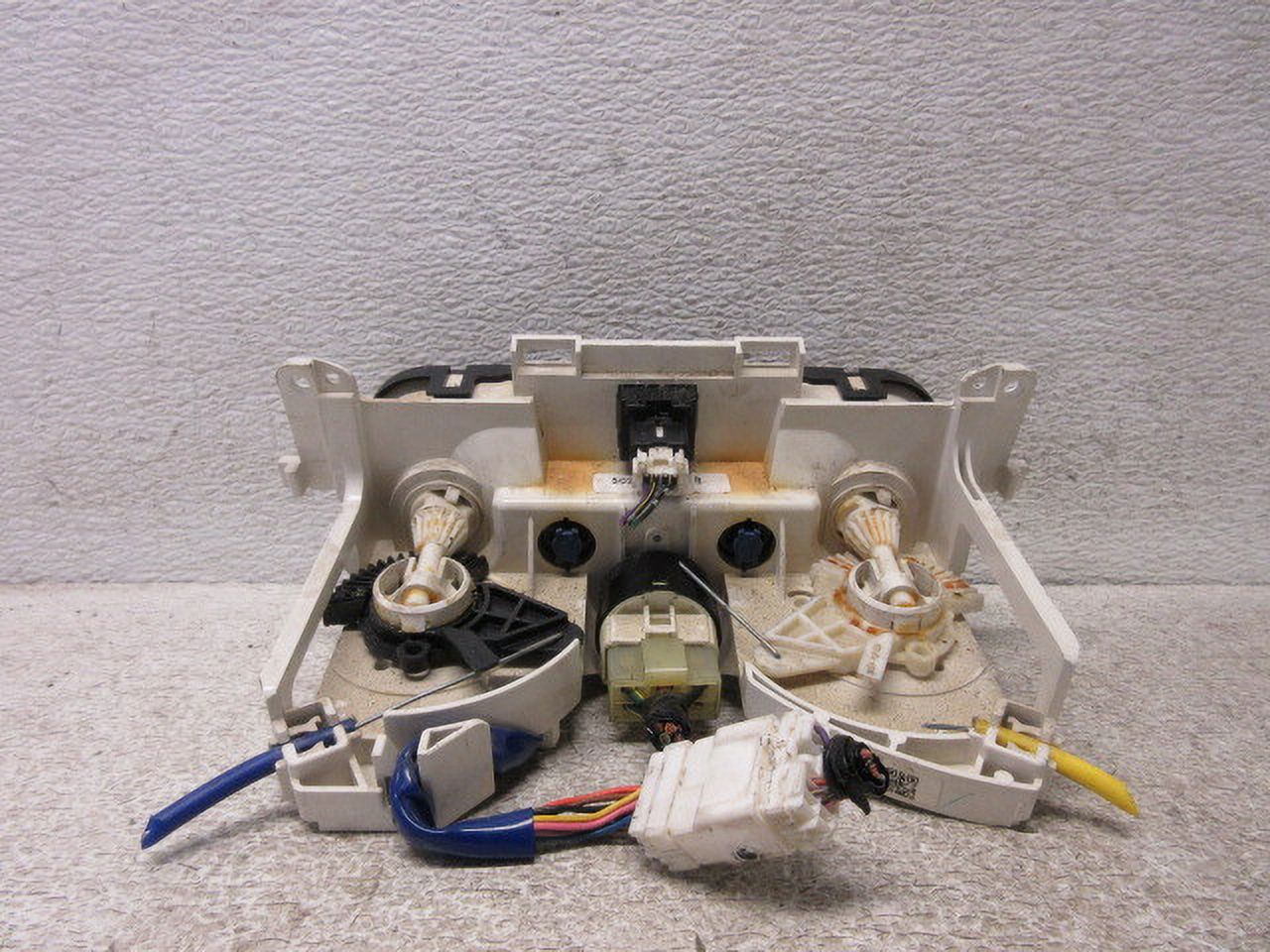 Pre-Owned 2009-2013 Subaru Forester Heat A/C Temperature Control Unit OEM LKQ (Good)