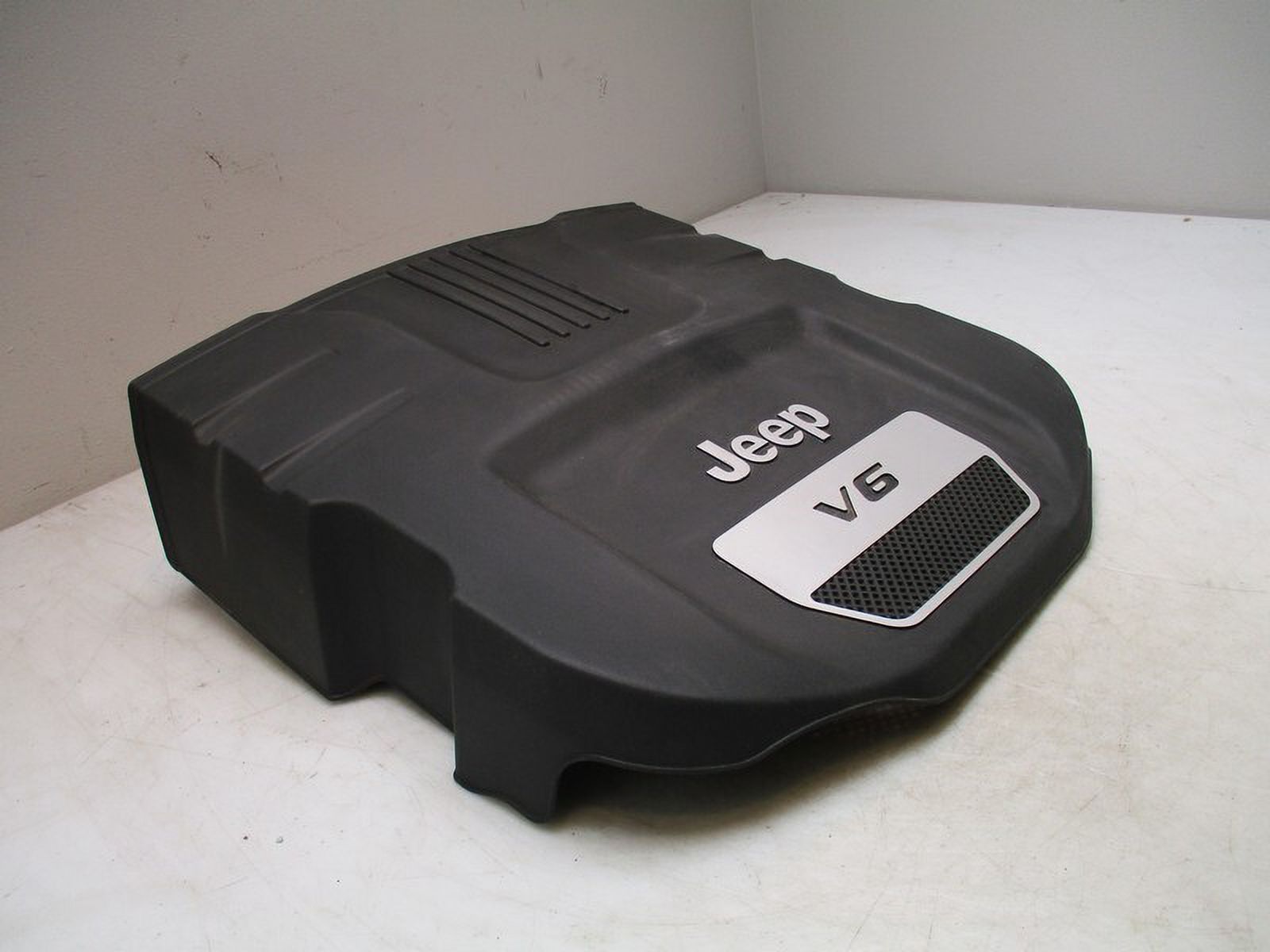 Pre-Owned 2012-2018 Jeep Wrangler Engine Cover OEM (Good)