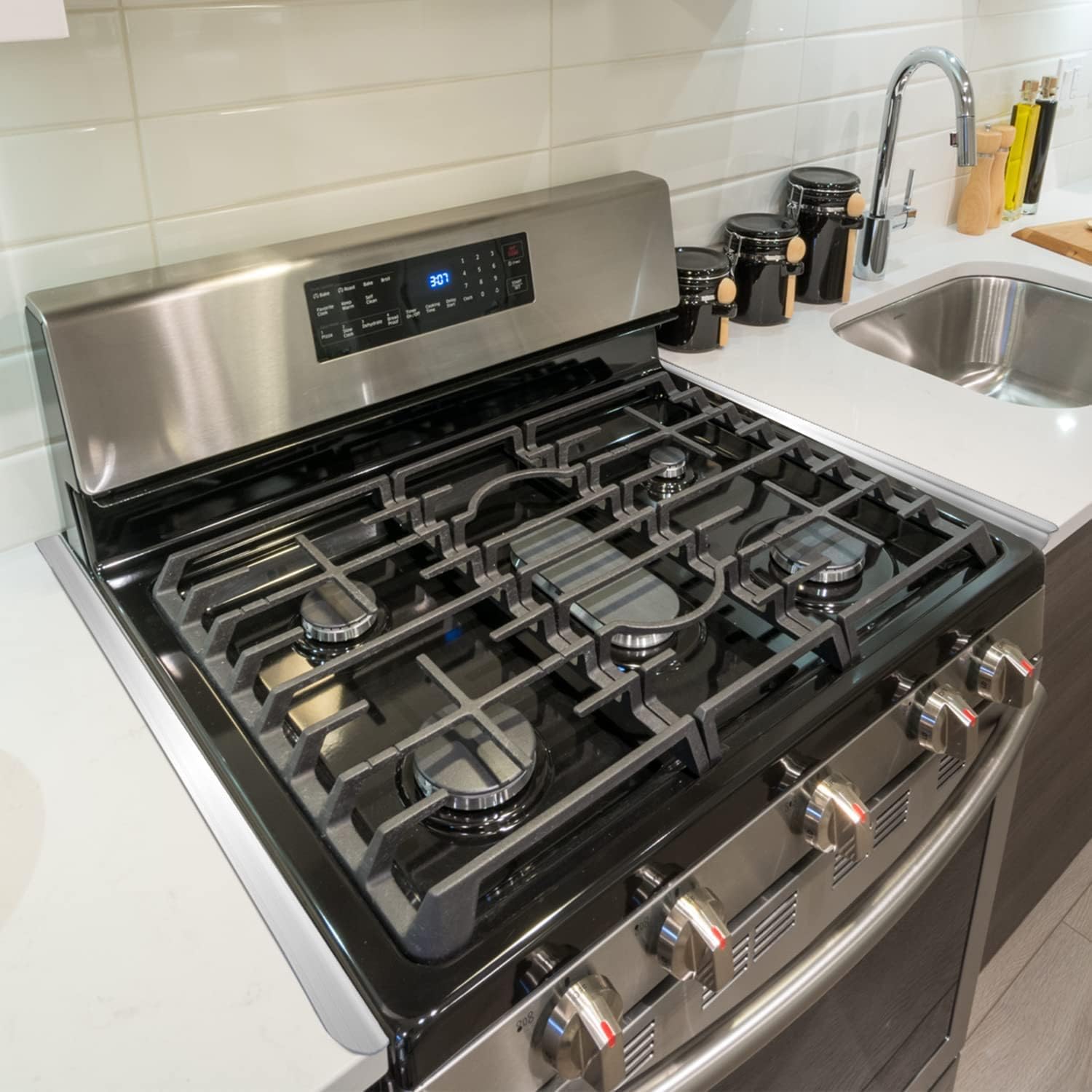 Stove Cover, Stove Guard, Stainless Steel Stove Gap Covers, Heat Resistant & Easy to Clean Stove Counter Gap Cover, Kitchen Stove Counter Gap Cover Eliminates Gap Between Counter & Appliances (2 pcs) Pack of 2