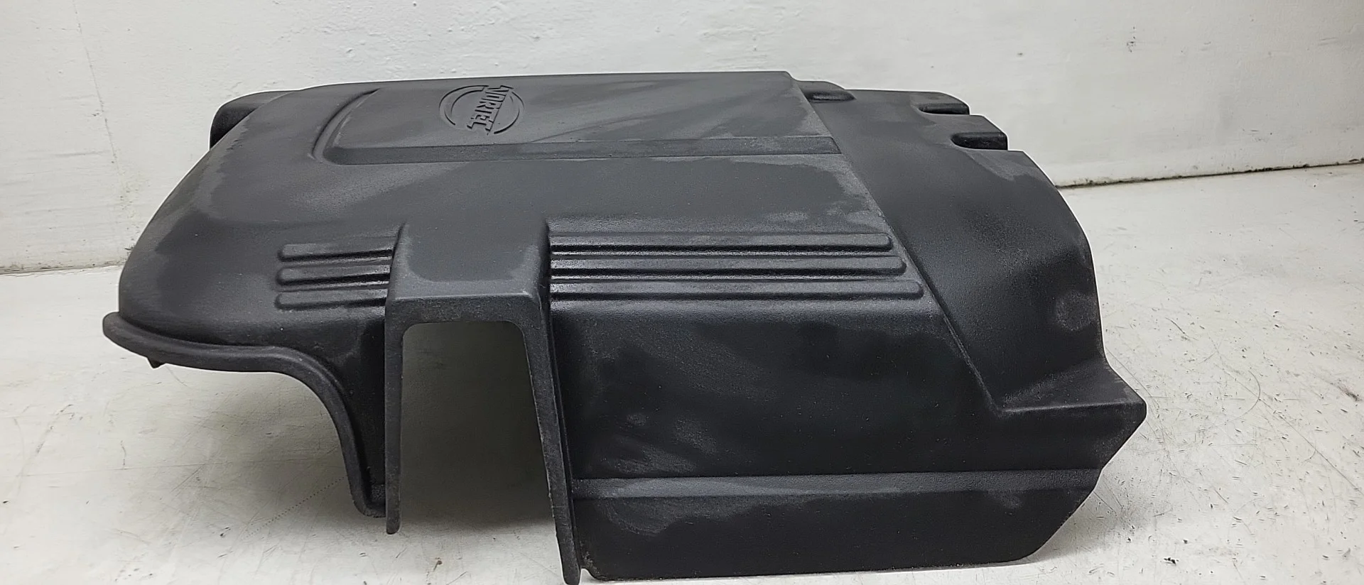 Pre-Owned 09 2009 Cadillac Escalade Engine Cover 6.2L OEM (Good)