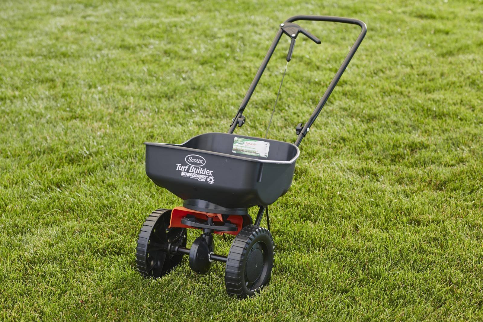 Scotts Turf Builder EdgeGuard Mini Broadcast Spreader