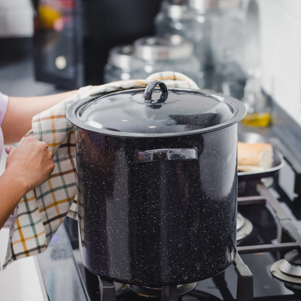 Granite Ware Enamelware 15.5 Qt Stock Pot with Lid. (Speckled Black) Great for Seafood, Soups, Sauce, Large Capacity. Easy to Clean. Dishwasher Safe.