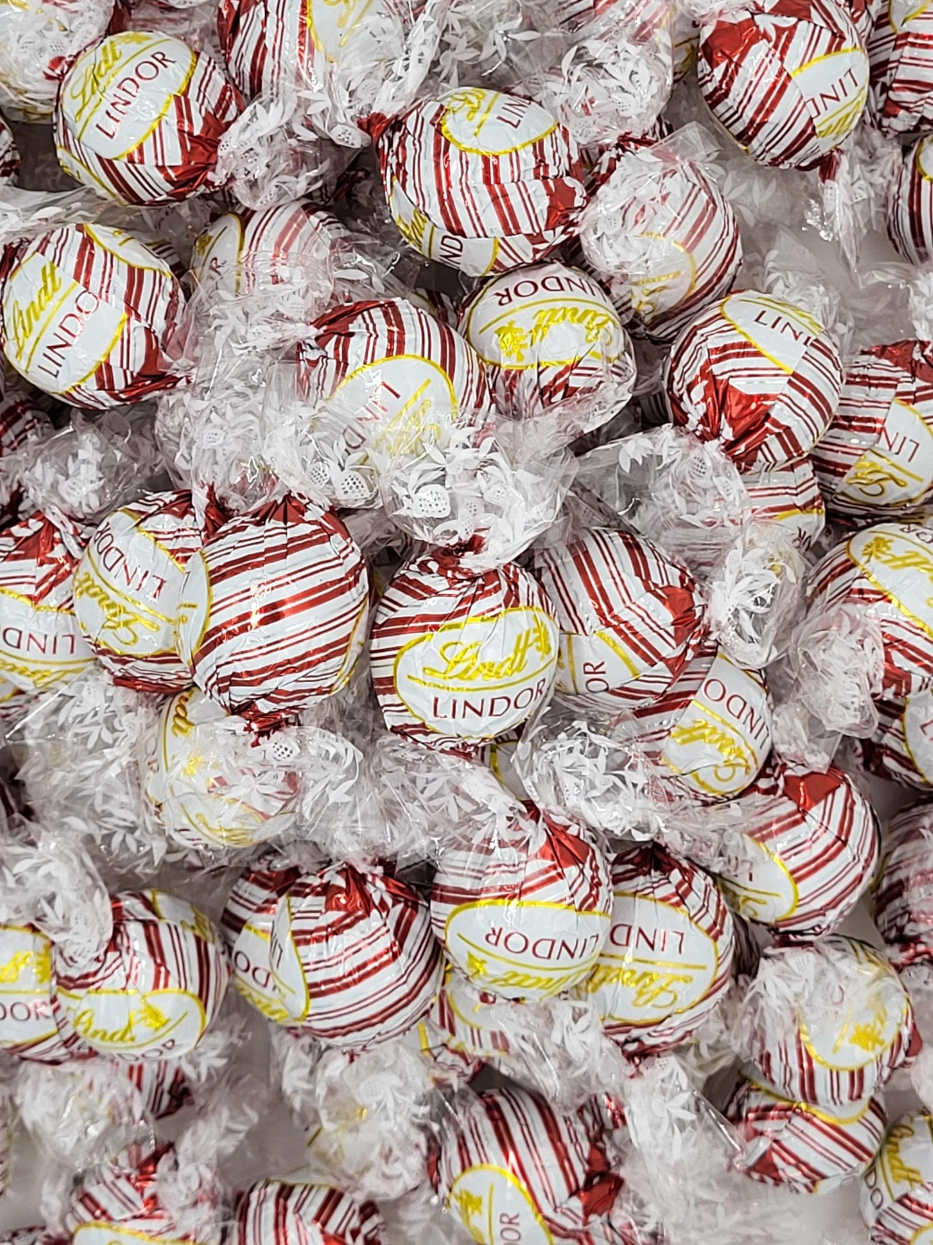 Lindt Truffles, White Chocolate Candy, Peppermint Lindor Truffles - Perfect for Gifting, Holidays, Celebrations, and Snacking - Lindt Chocolate Bulk, 4 lbs / 64 oz